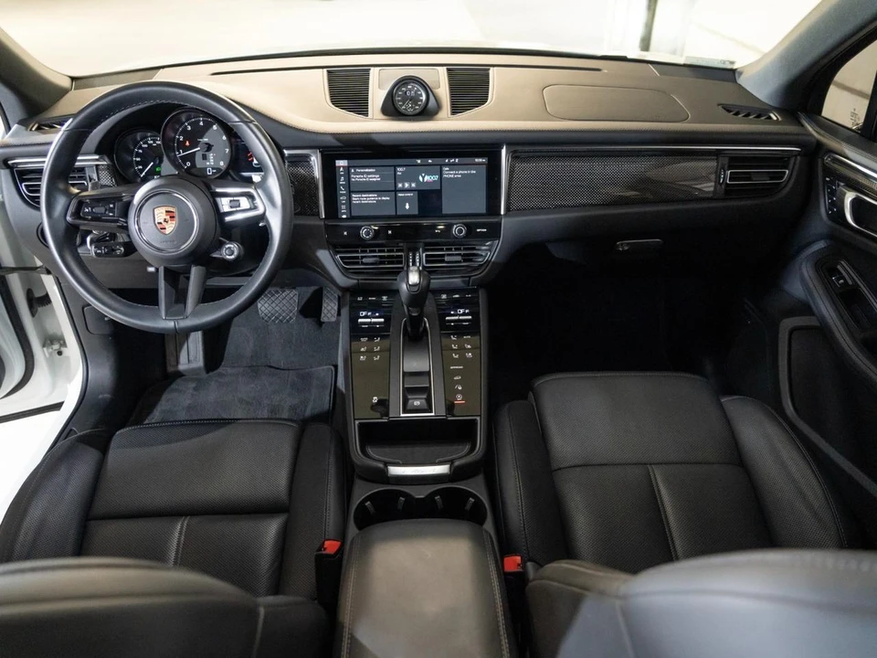 2024 Porsche Macan - Image 26 of 29