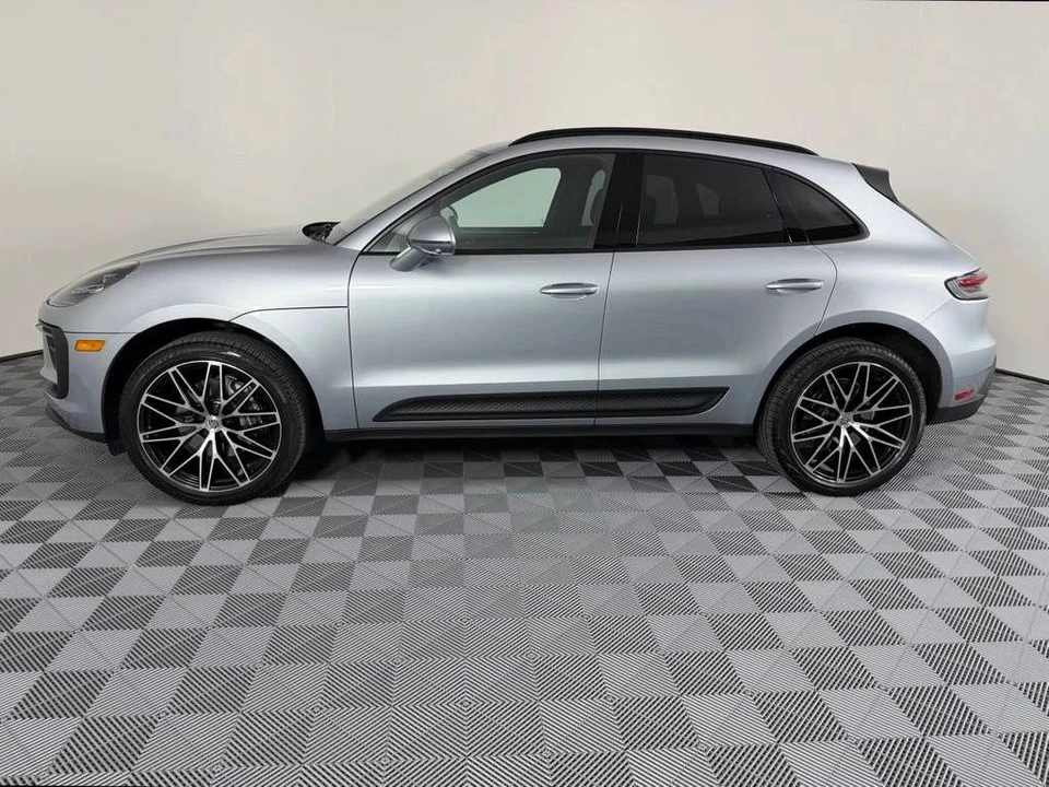 2024 Porsche Macan - Image 2 of 4