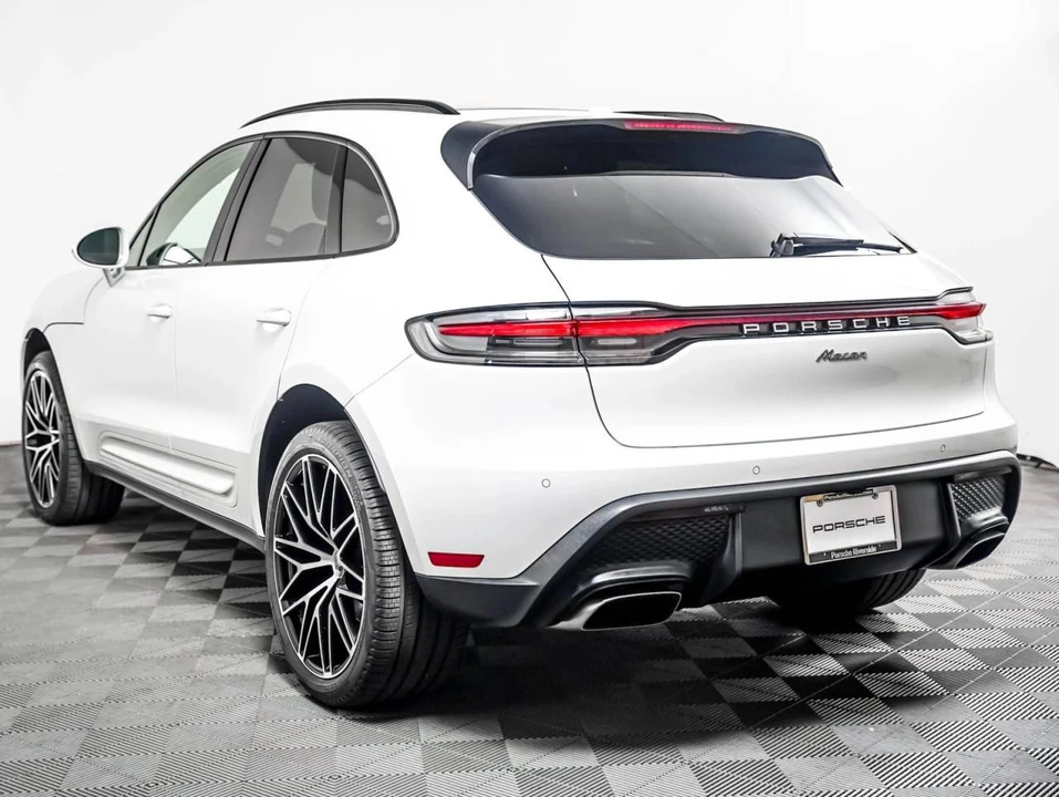 2024 Porsche Macan - Image 3 of 4