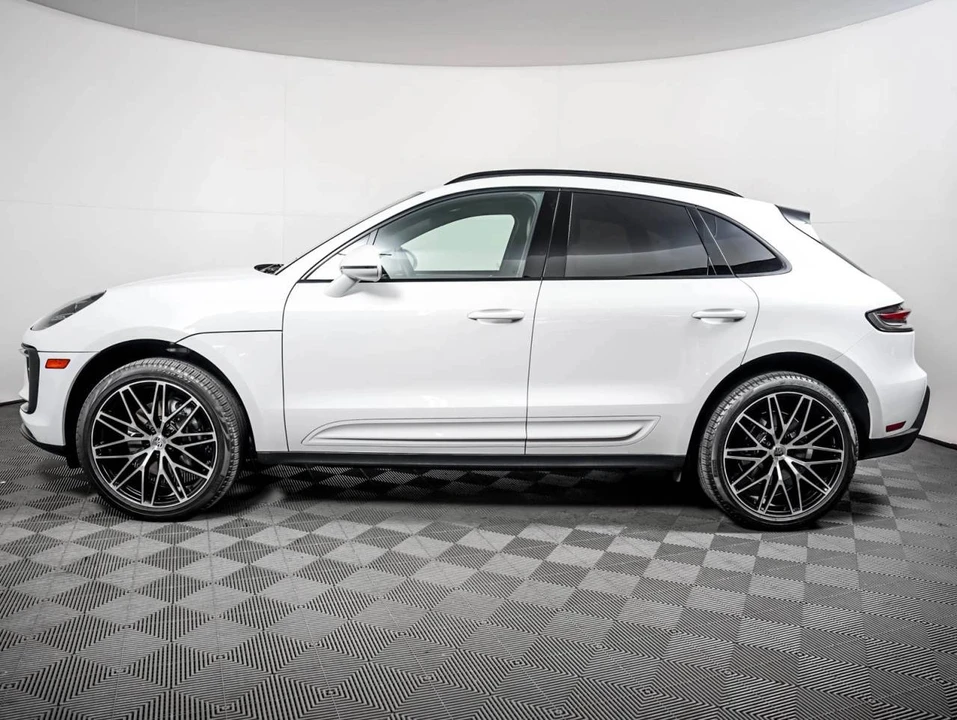 2024 Porsche Macan - Image 2 of 4