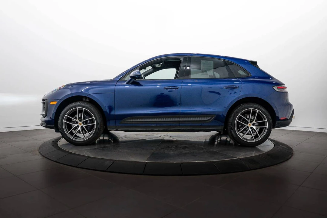 2024 Porsche Macan - Image 2 of 4