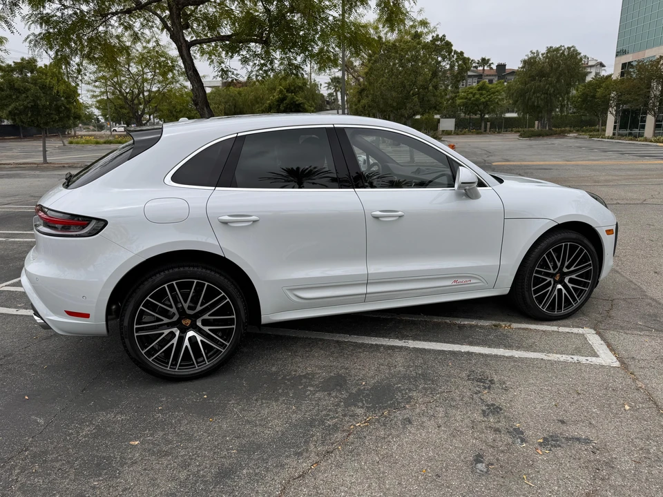 2024 Porsche Macan - Image 12 of 31