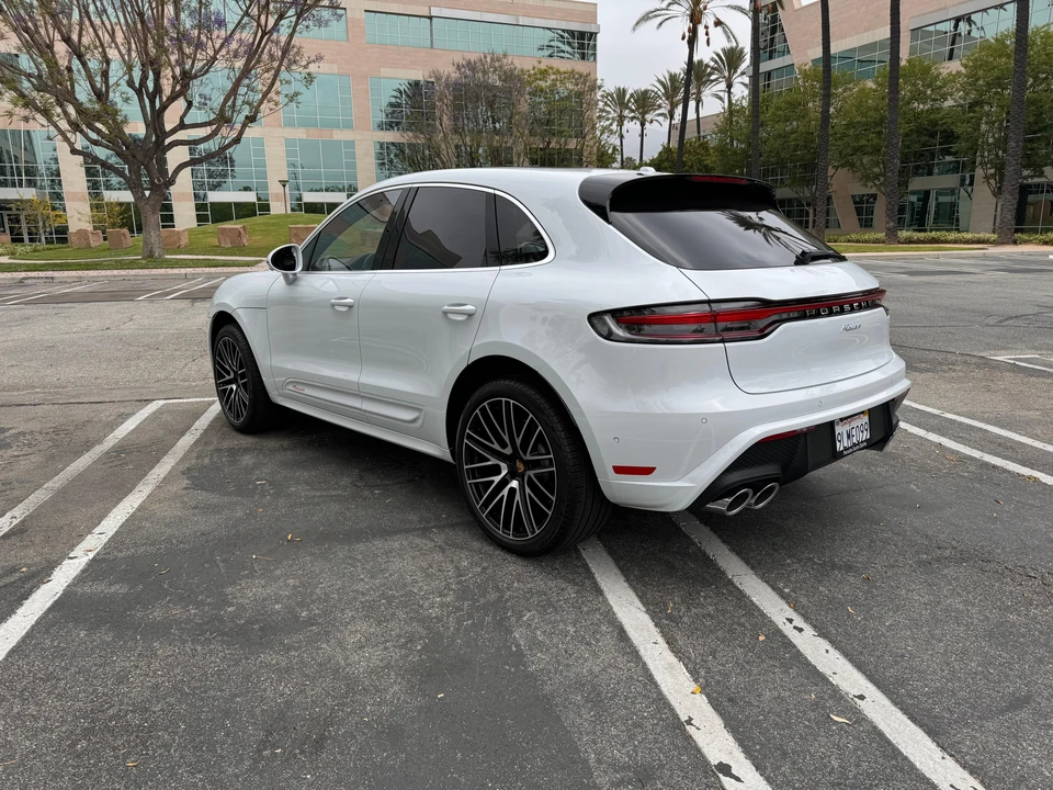 2024 Porsche Macan - Image 9 of 31
