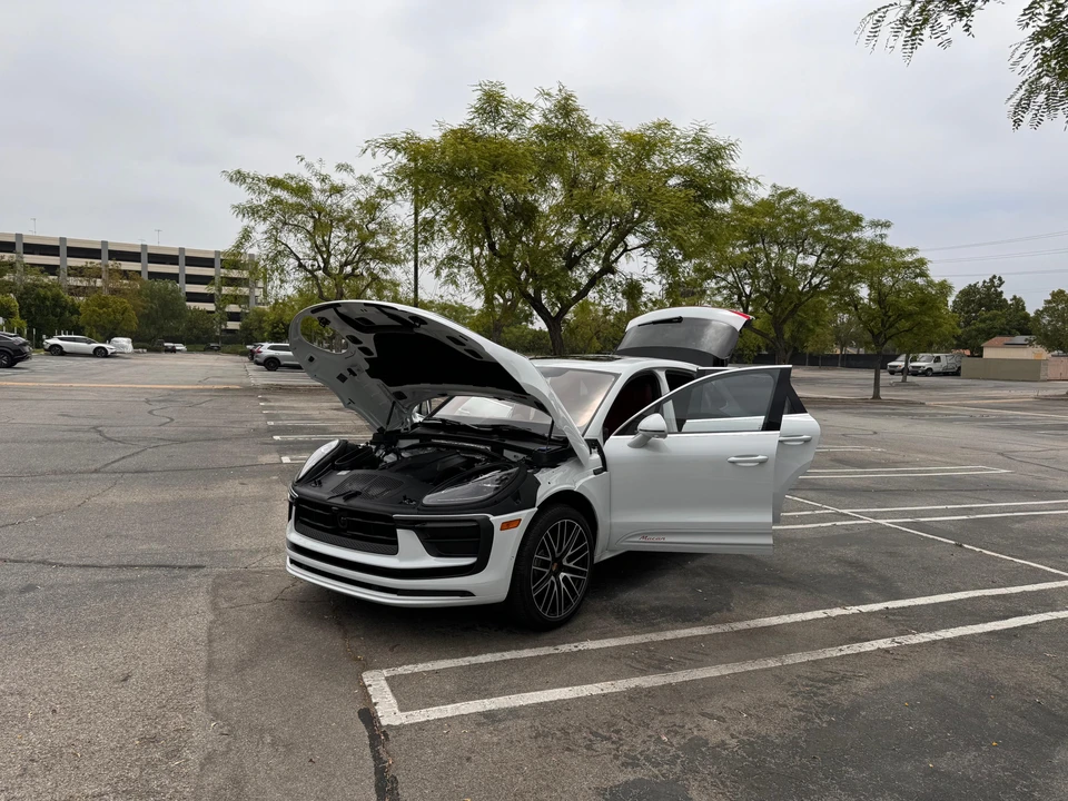 2024 Porsche Macan - Image 16 of 31