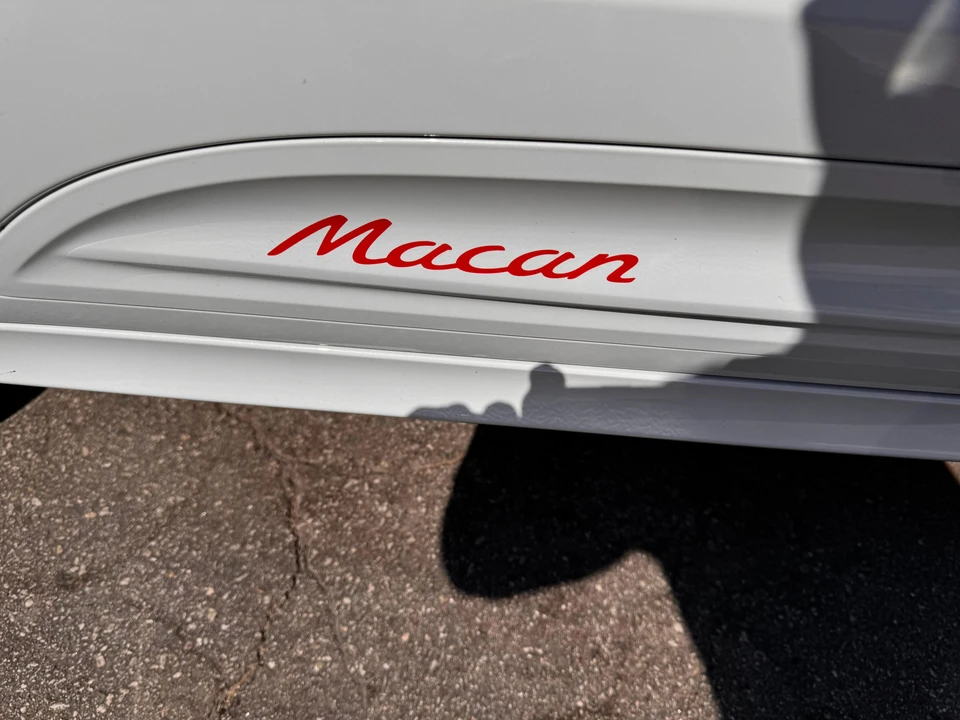 2024 Porsche Macan - Image 26 of 31