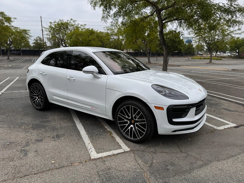 2024 Porsche Macan - Image 14 of 31