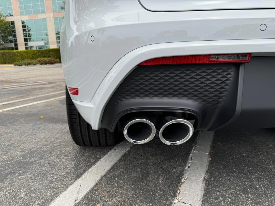 2024 Porsche Macan - Image 27 of 31