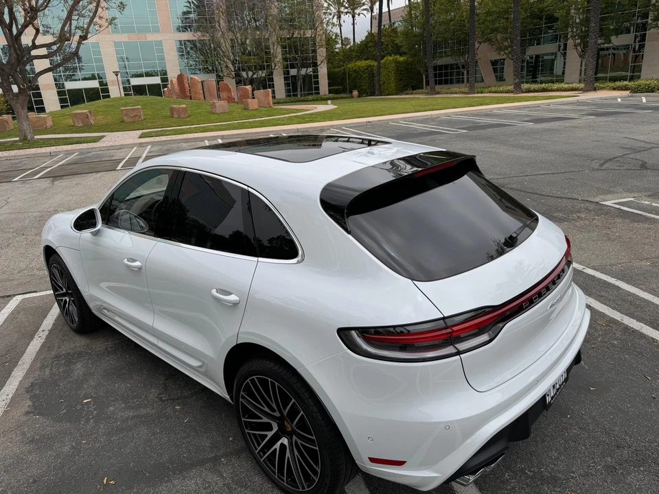 2024 Porsche Macan - Image 10 of 31