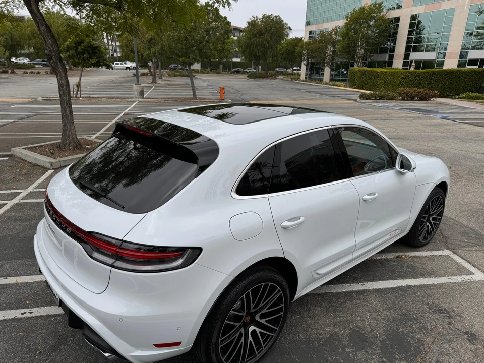 2024 Porsche Macan - Image 11 of 31