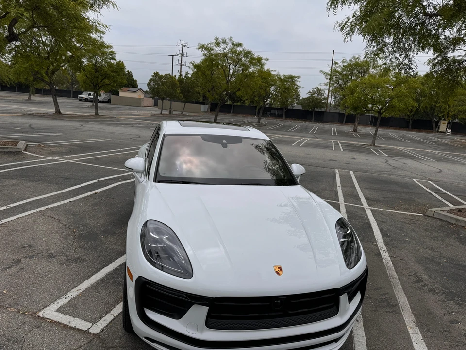 2024 Porsche Macan - Image 15 of 31