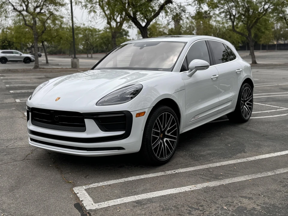 2024 Porsche Macan - Image 7 of 31