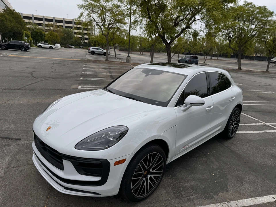 2024 Porsche Macan - Image 8 of 31