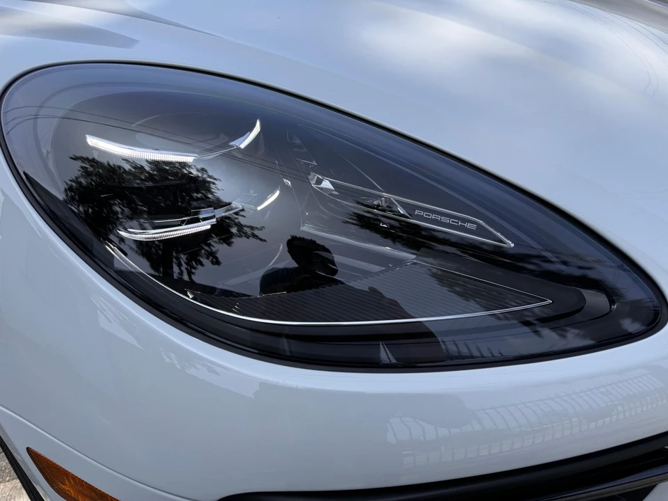 2024 Porsche Macan - Image 19 of 31