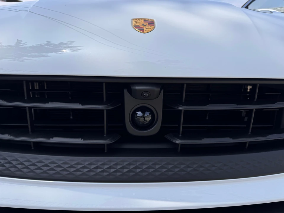 2024 Porsche Macan - Image 20 of 31