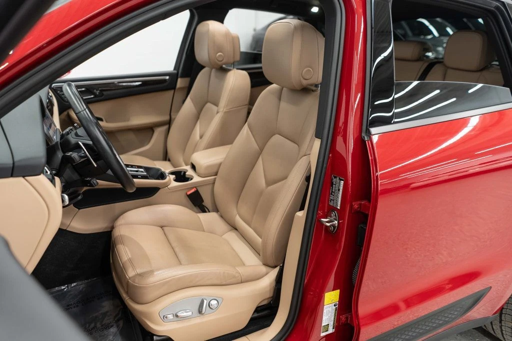 2024 Porsche Macan - Image 9 of 12
