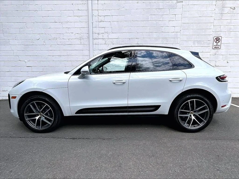 2024 Porsche Macan - Image 2 of 4