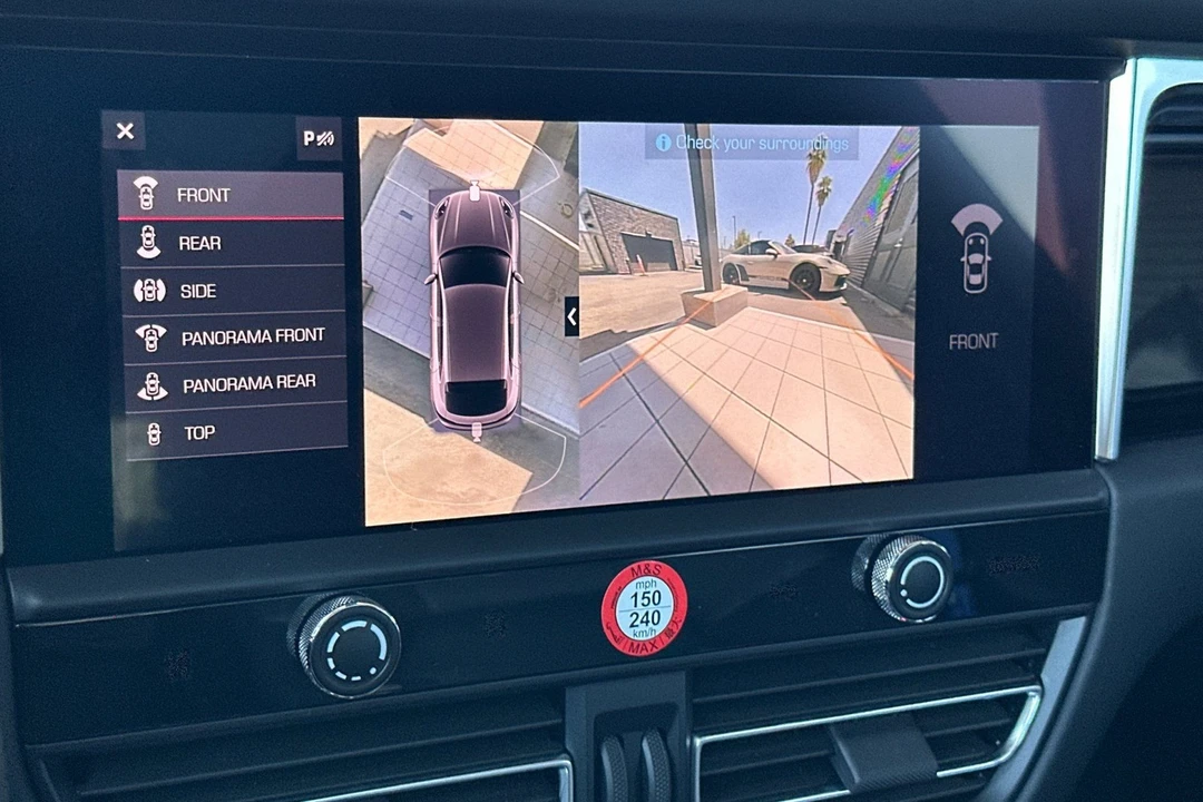 2024 Porsche Macan - Image 24 of 31