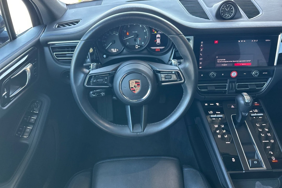 2024 Porsche Macan - Image 16 of 31