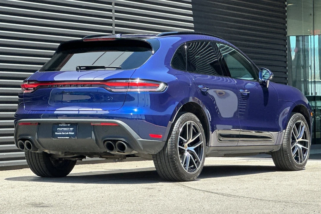 2024 Porsche Macan - Image 8 of 31