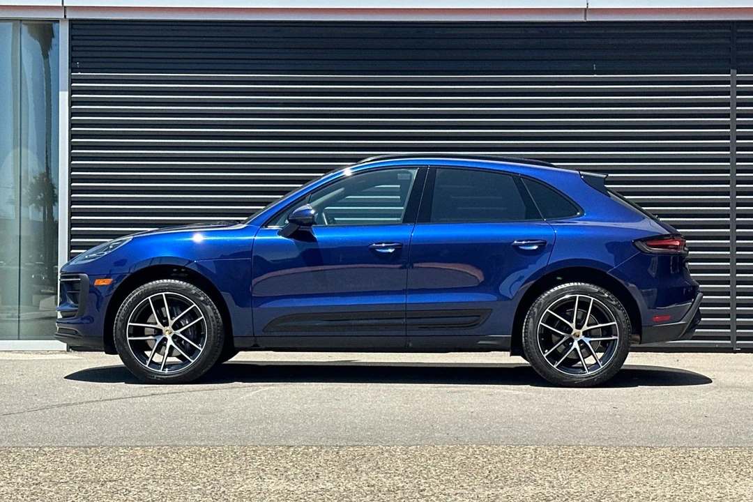 2024 Porsche Macan - Image 2 of 31