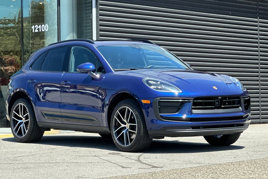 2024 Porsche Macan - Image 10 of 31
