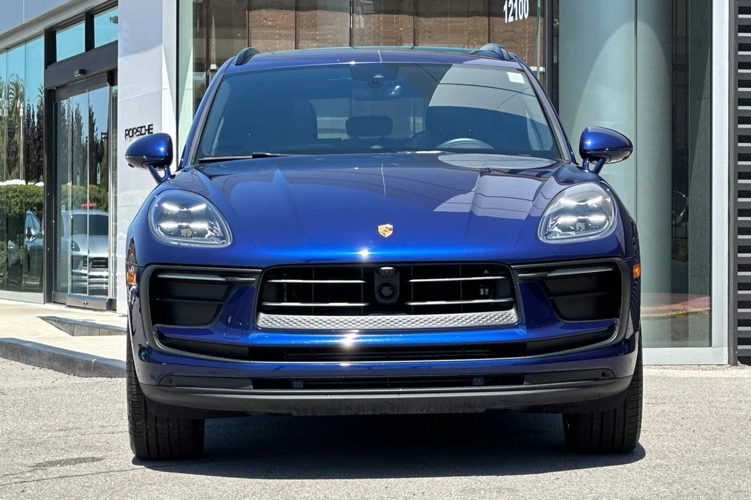 2024 Porsche Macan - Image 11 of 31