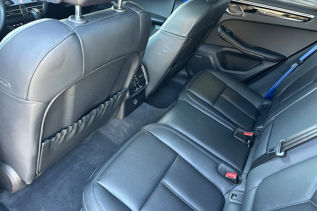 2024 Porsche Macan - Image 15 of 31