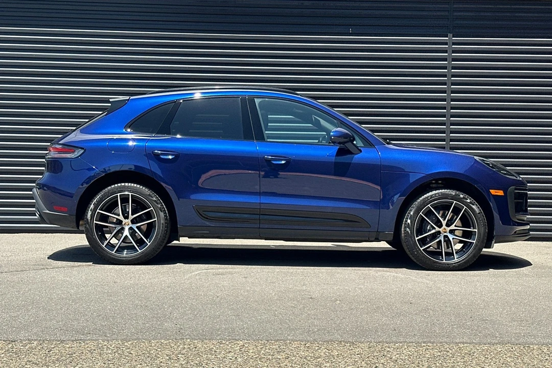 2024 Porsche Macan - Image 9 of 31
