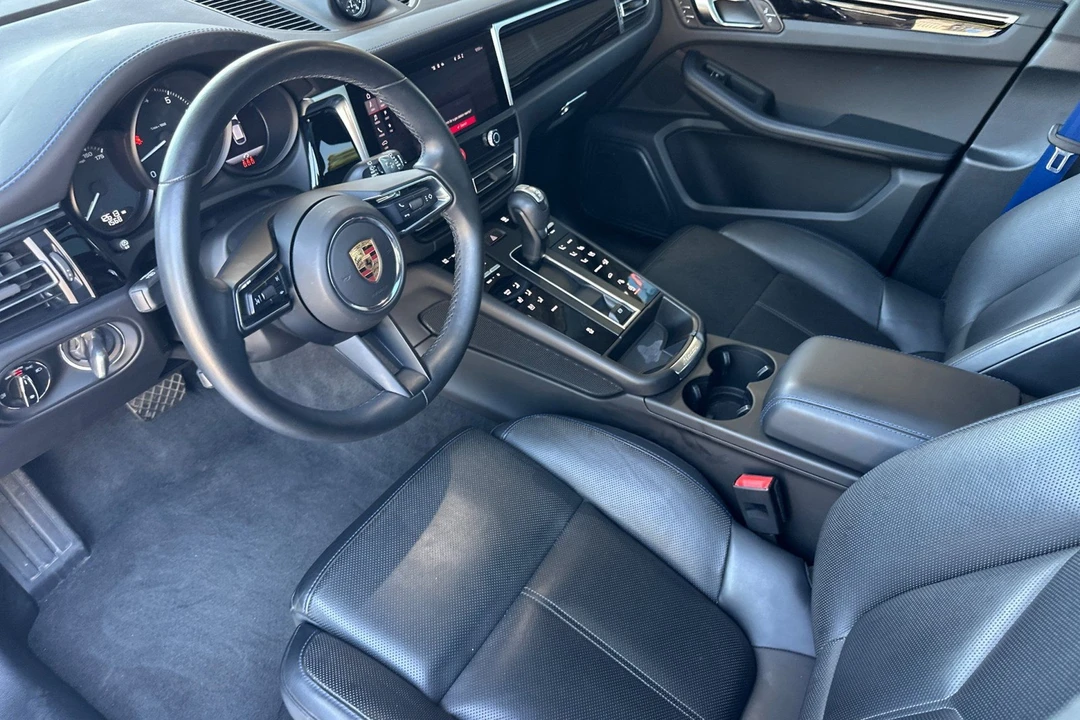 2024 Porsche Macan - Image 4 of 31