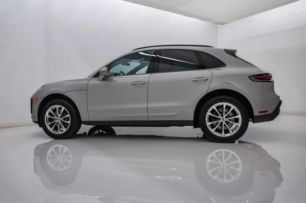 2024 Porsche Macan - Image 2 of 4