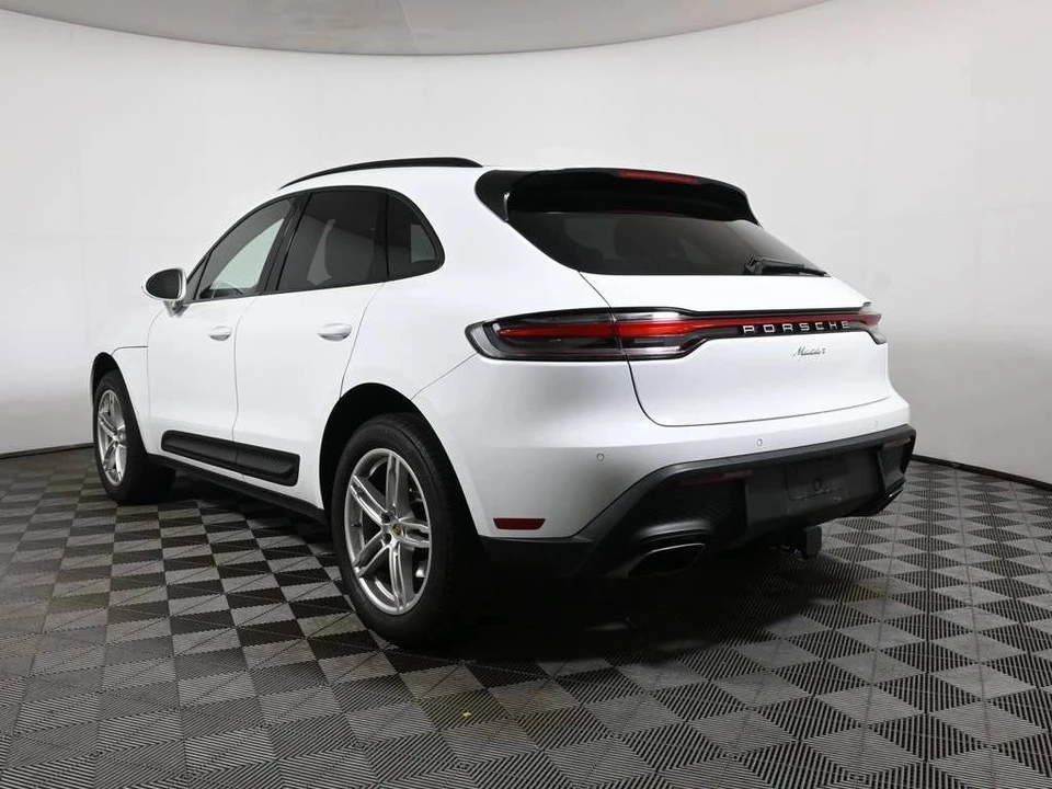 2024 Porsche Macan - Image 3 of 4