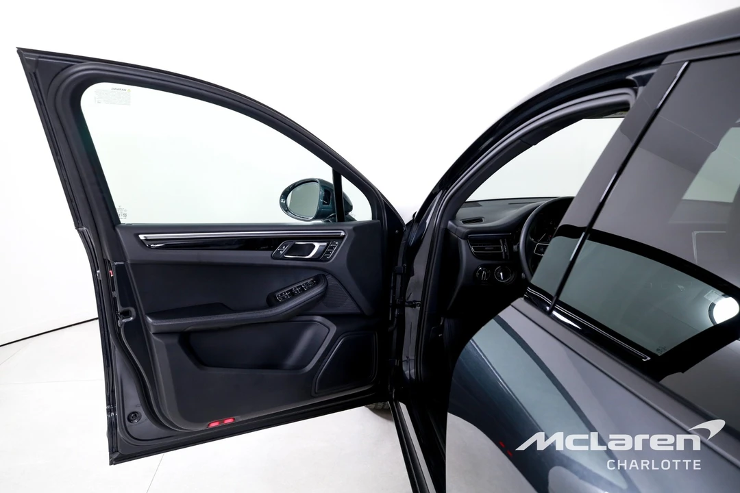 2024 Porsche Macan - Image 10 of 31