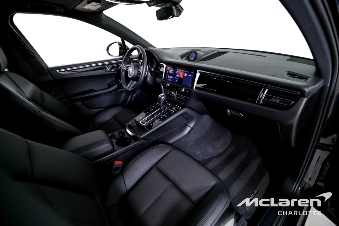 2024 Porsche Macan - Image 26 of 31