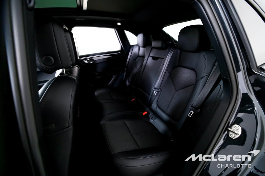 2024 Porsche Macan - Image 18 of 31