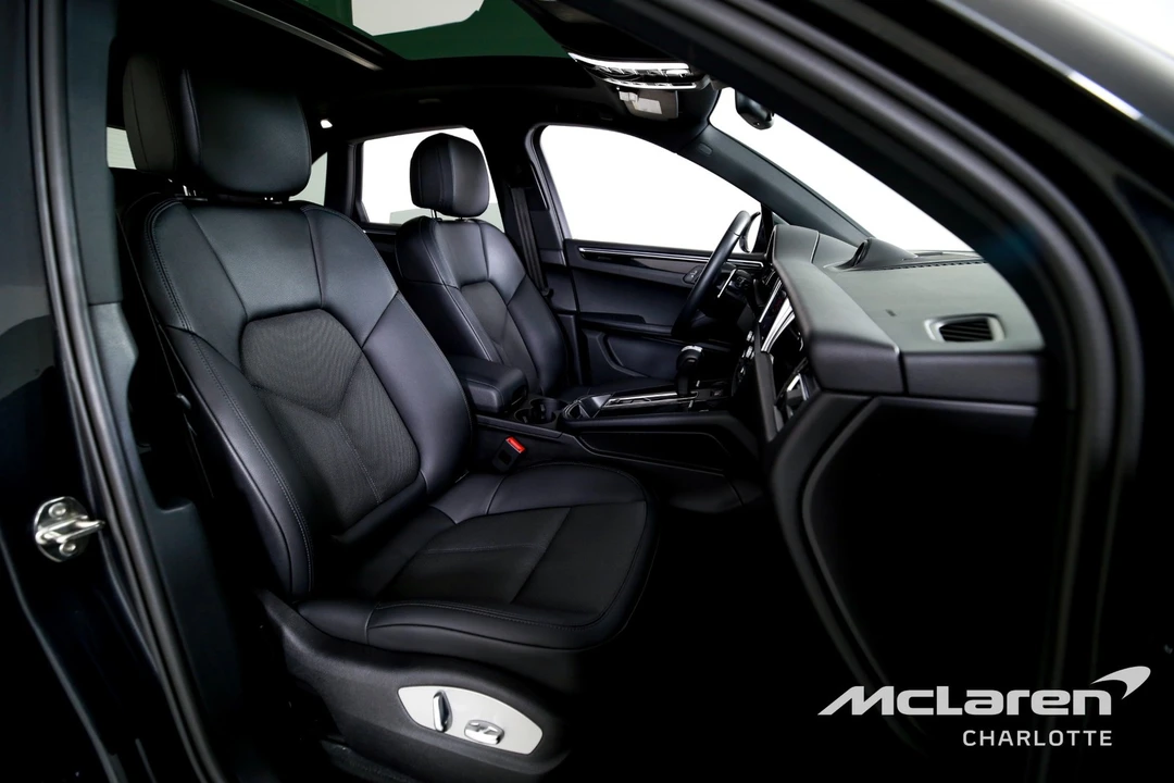 2024 Porsche Macan - Image 25 of 31