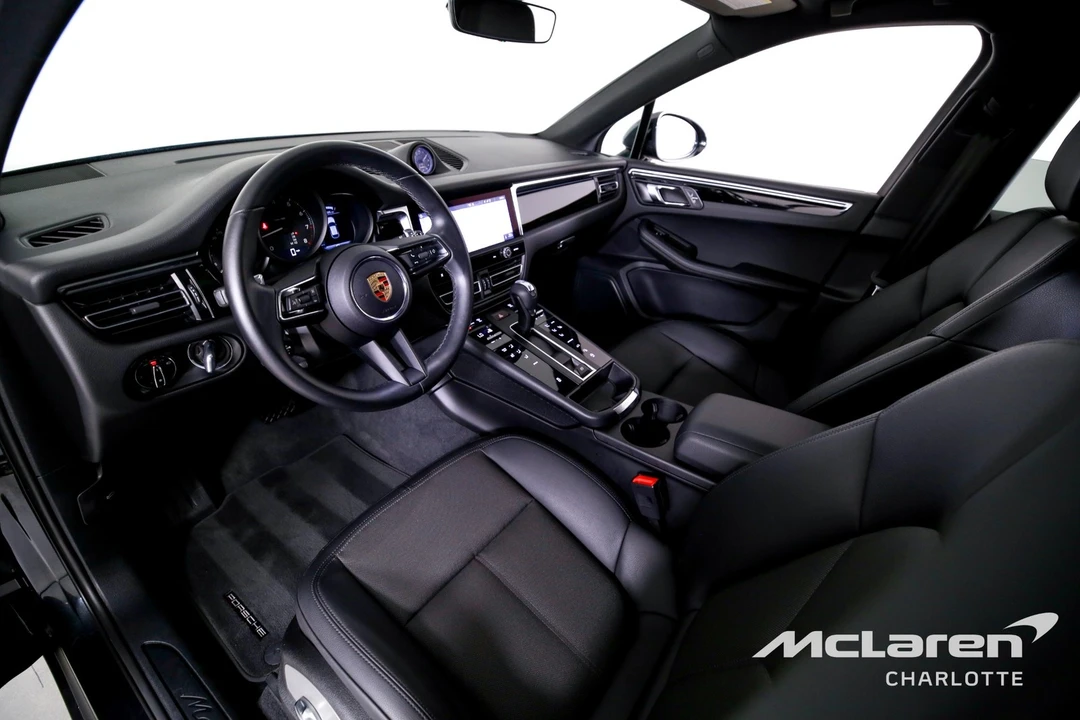 2024 Porsche Macan - Image 12 of 31