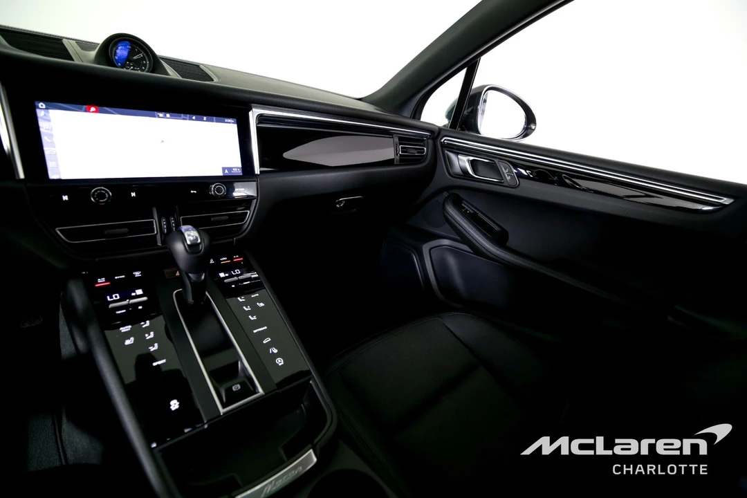 2024 Porsche Macan - Image 15 of 31