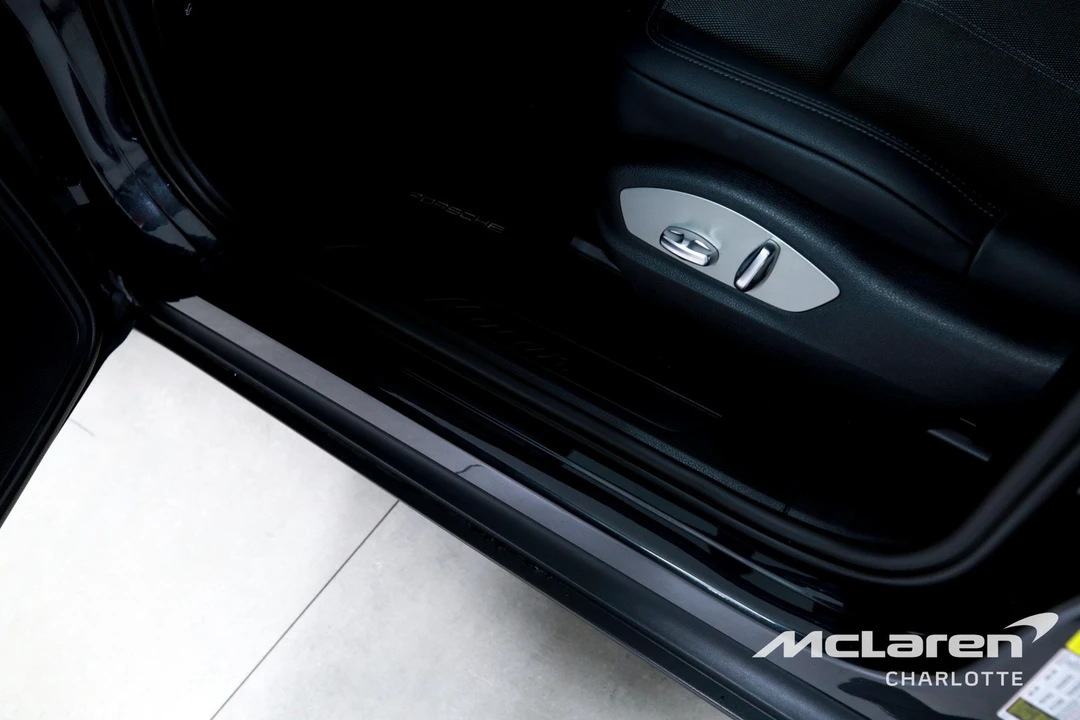 2024 Porsche Macan - Image 16 of 31