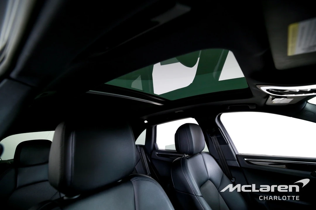 2024 Porsche Macan - Image 27 of 31