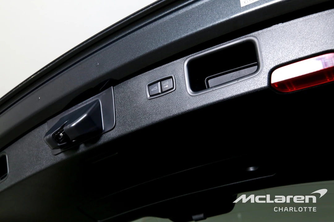 2024 Porsche Macan - Image 21 of 31