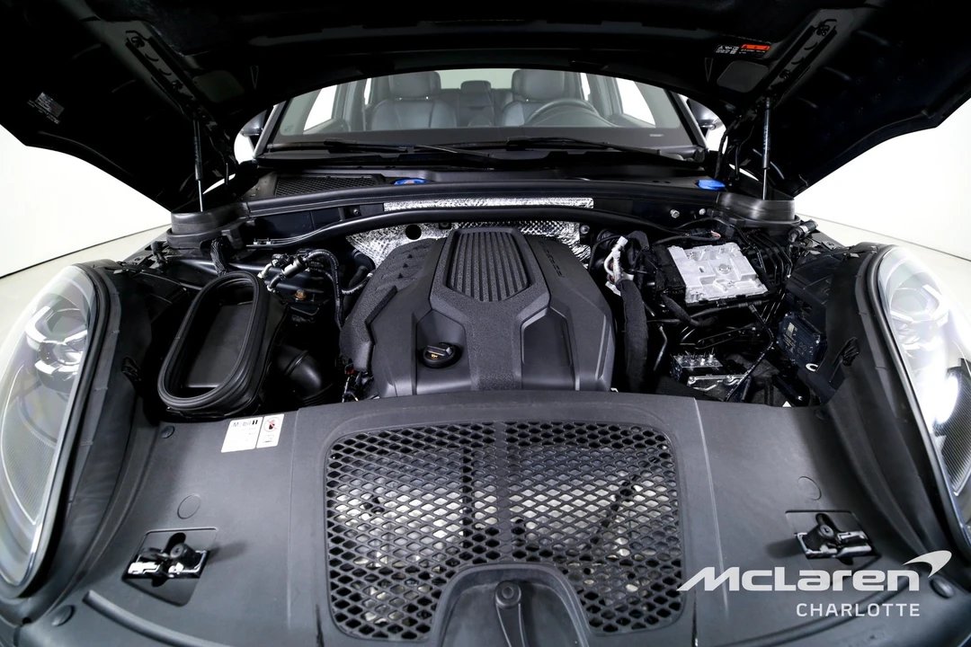 2024 Porsche Macan - Image 30 of 31