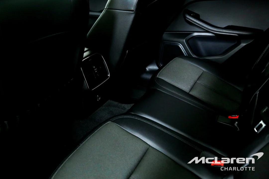 2024 Porsche Macan - Image 19 of 31