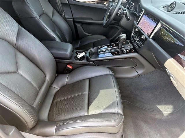 2024 Porsche Macan - Image 8 of 21