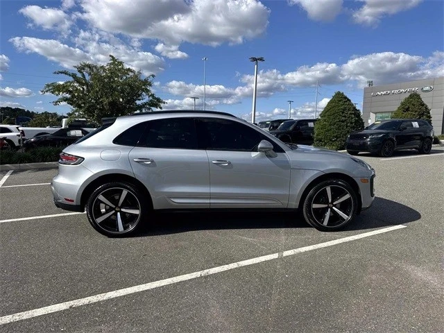 2024 Porsche Macan - Image 7 of 21