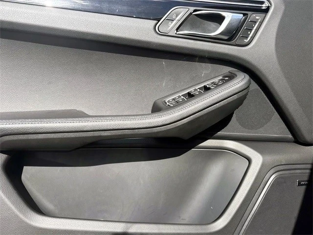 2024 Porsche Macan - Image 16 of 21