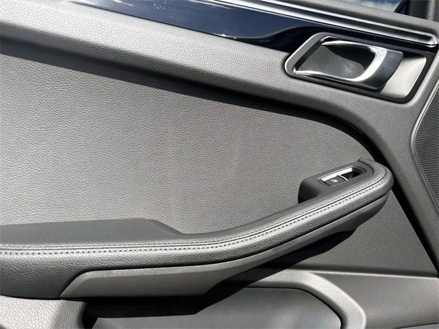2024 Porsche Macan - Image 11 of 21