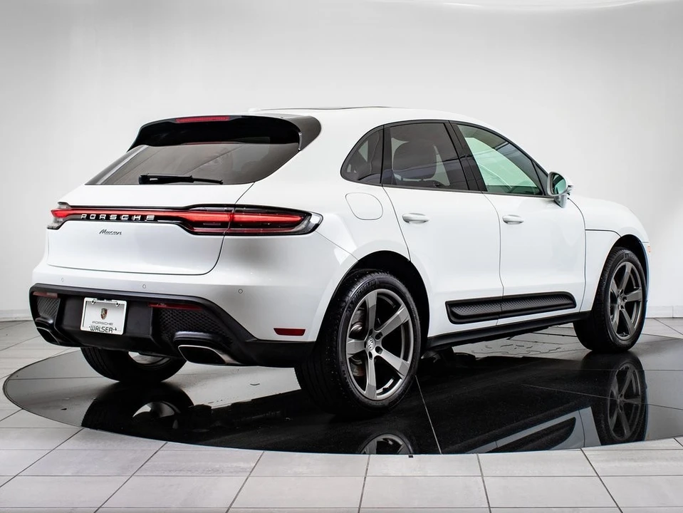 2024 Porsche Macan - Image 8 of 21