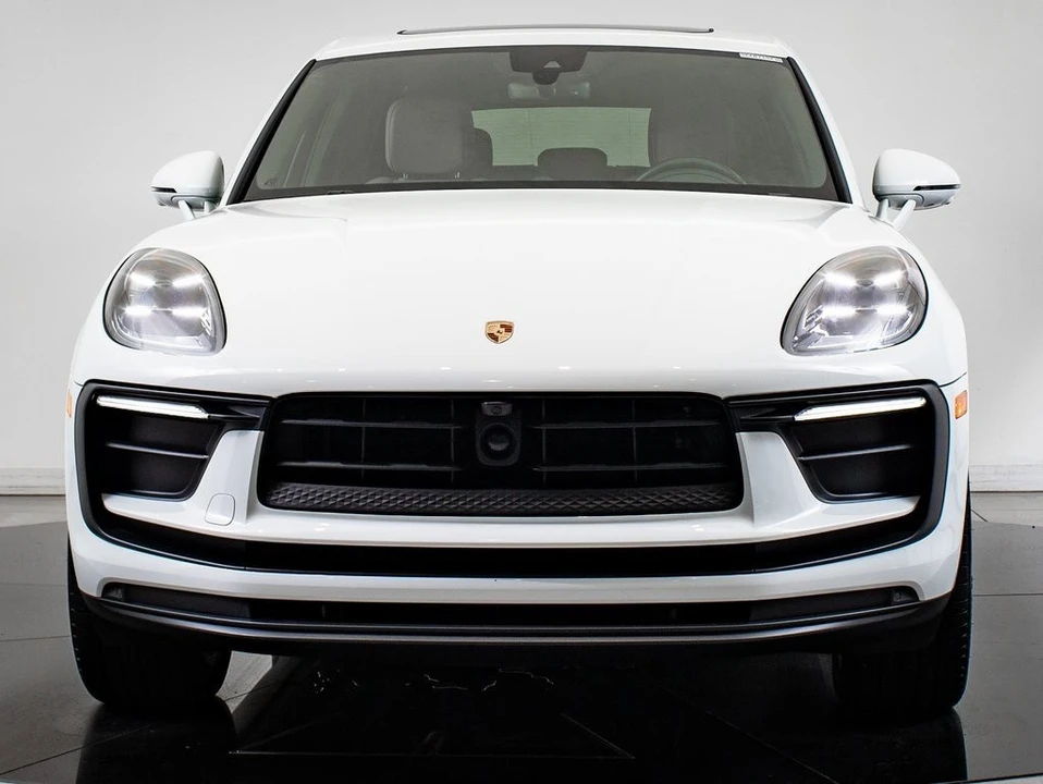 2024 Porsche Macan - Image 11 of 21