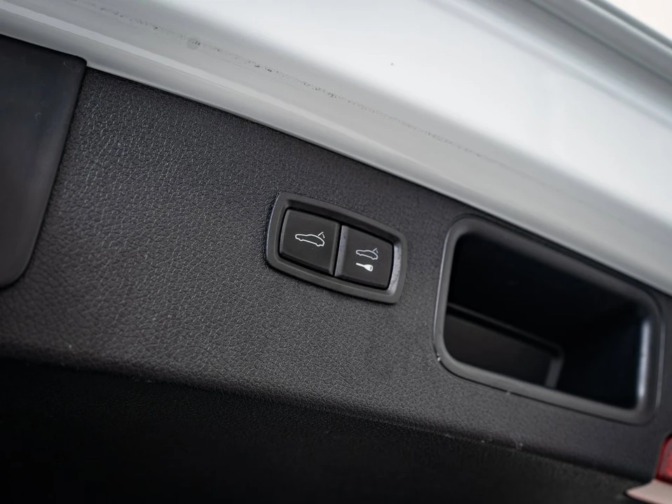 2024 Porsche Macan - Image 19 of 21