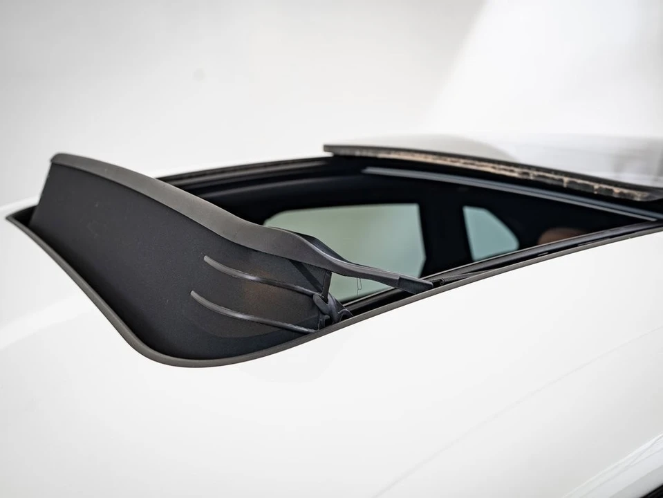 2024 Porsche Macan - Image 15 of 21
